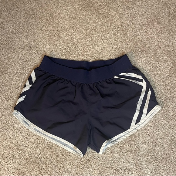Low rise athletic shorts - Picture 1 of 3